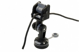 FASTEN Anchor roller with retainer and swivel mechanism